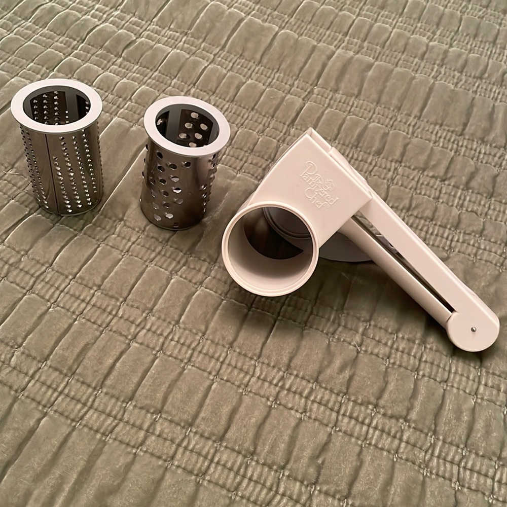 The Pampered Chef Deluxe Handheld Hand Crank Cheese Grater Zester Shredded